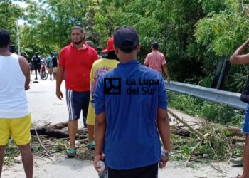 Comunidad El Estero bloquea tránsito