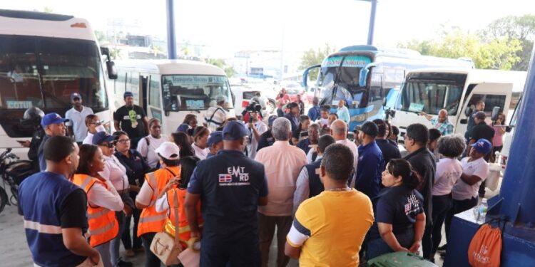 Capitaleños abandonan la capital en inicio de asueto de SS
