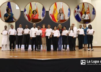 Fabricando Sueños: 102 adolescentes de Azua se gradúan
