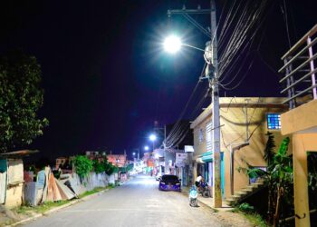Edesur instala luminarias en el Sur y el GSD