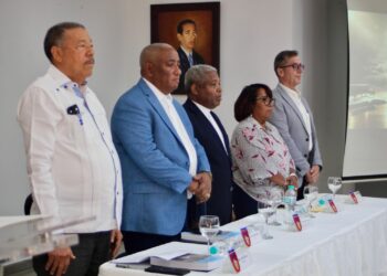 Carlos Manuel Diloné presenta libro sobre el Ingenio Barahona