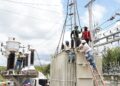 Edesur mejora servicio eléctrico en Ocoa con nuevo transformador