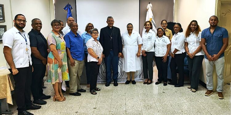 Arzobispo coadjutor visita Pastoral de la Salud en Santo Domingo