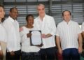 Abinader entrega 1,500 títulos de propiedad en Domingo Savio