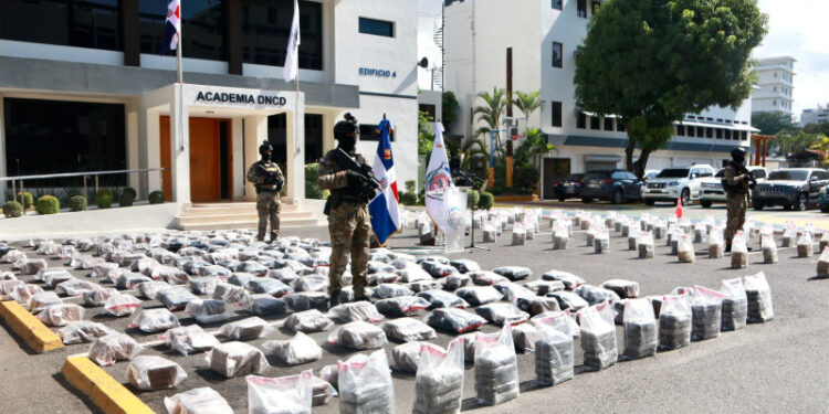 DNCD ocupa 1,295 paquetes de drogas en costas de Pedernales