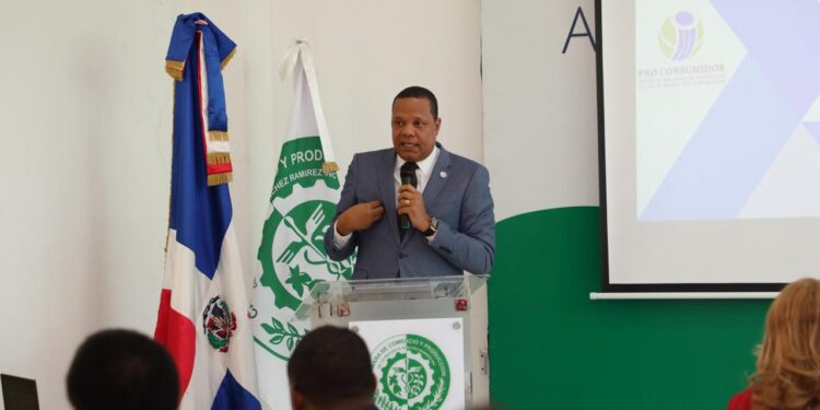 Director de Pro Consumidor enfrenta oposición