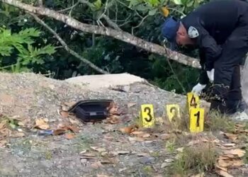 Hallan dos cadáveres con impactos de bala en un precipicio
