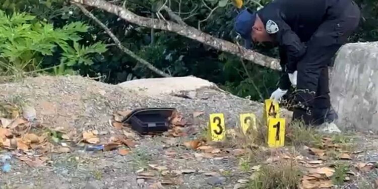 Hallan dos cadáveres con impactos de bala en un precipicio
