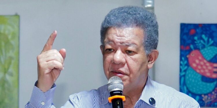 Leonel Fernández en Barahona califica al PRM de “tramposo”