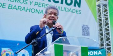 Leonel: “El país va en reversa”
