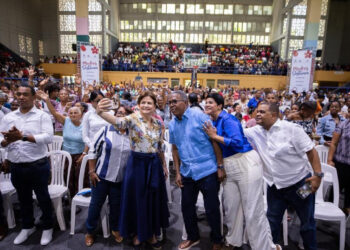 Raquel Peña encabeza en Barahona “Madres que Sostienen”