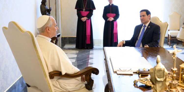 Papa León recibe a Marco Rubio en el Vaticano
