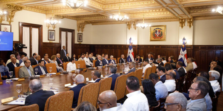 Oposición: recorte a partidos “maniobra autoritaria” del Gobierno