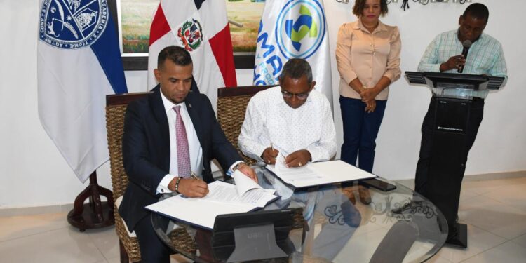 UASD y Cámara de Comercio firman acuerdo