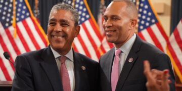 Jeffries reafirma respaldo a Adriano Espaillat