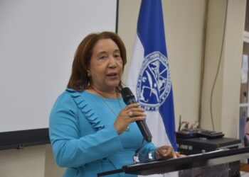Ana Lucía Beltré lidera carrera en UASD