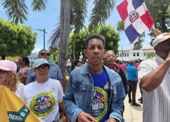 Terrero rechaza exportación de minerales por puerto de Barahona