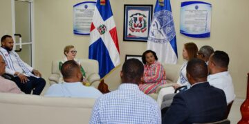 Comisión del Desfile de New Jersey visita la UASD