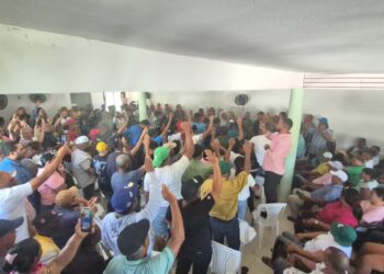 FP juramenta nuevos miembros del PLD y el PRM en Enriquillo