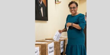 Mary Yanet Díaz destaca democracia en elecciones de la UASD