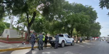 Fuerte presencia policial y militar antecede marcha