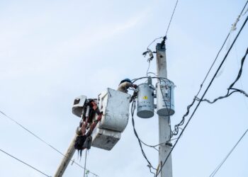 Edesur instala transformadores en Azua