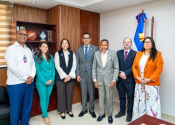 Senadores explora alianza con World Vision