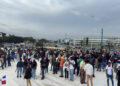 Ciudadanos protestan en Plaza de la Bandera