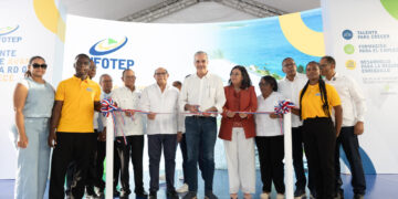 Abinader inaugura Escuela Técnico Profesional Guarocuya en Barahona