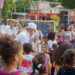 Alcalde entrega kits escolares a niños ante inicio de clases