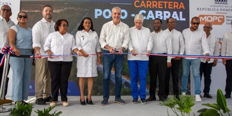 Abinader inaugura carretera Cabral-Polo impacta 27,000 personas
