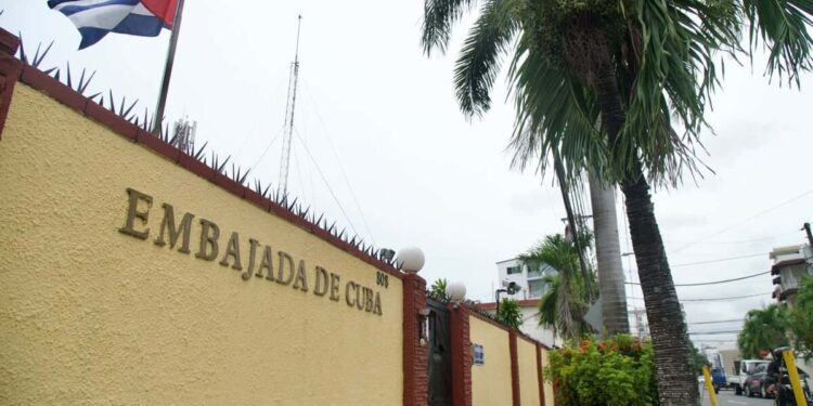 MPD rechaza expulsión de diplomáticos cubanos