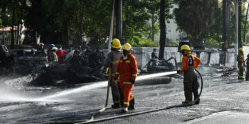 Explosión de tanquero de gasoil deja dos muertos