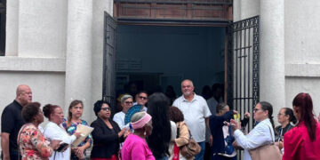 Médicos del Hospital Padre Billini suspenden servicios