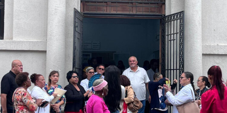 Médicos del Hospital Padre Billini suspenden servicios