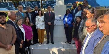 Autoridades uasdianas rinden homenaje a Amín Abel Hasbún