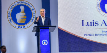 Abinader asume presidencia del PRM y llama a unidad