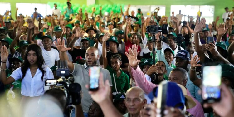 Leonel: “El PRM está viniendo a la Fuerza del Pueblo”