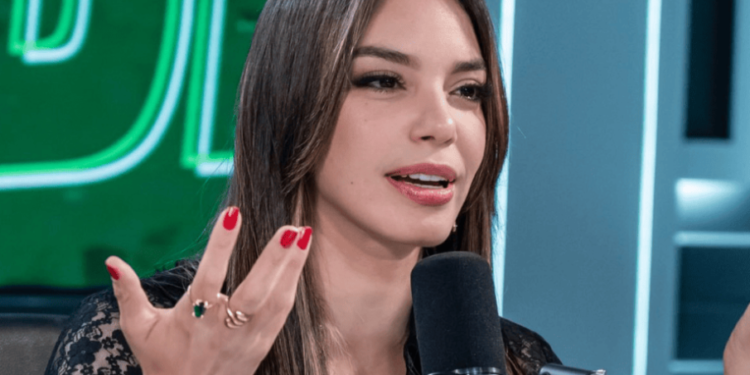 Comunicadora Hony Estrella