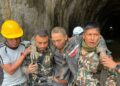 Rescatan vivos chino y mujer tras 11 días de riadas en Nepal