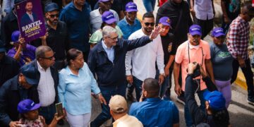 Gonzalo Castillo recorriendo localidades del sur