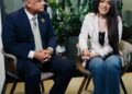 Karen Yapoort junto a su abogado Alberto Fiallo