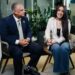 Karen Yapoort junto a su abogado Alberto Fiallo