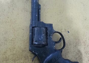 Una de las armas de fuego que ocuparon agentes de Policía Nacional