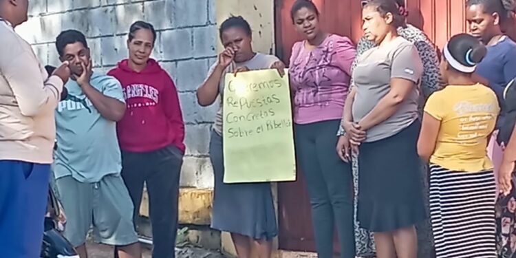 Padres de la escuela Fidelina reclaman