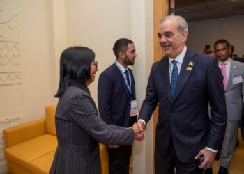 Presidente Luis Abinader y la presidente interina de Venezuela Delcy Rodríguez