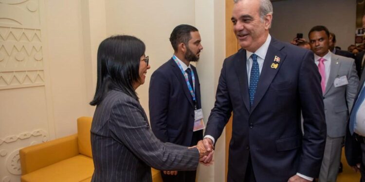 Presidente Luis Abinader y la presidente interina de Venezuela Delcy Rodríguez