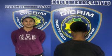 Policía Nacional informa sobre la entrega de dos jóvenes vinculados a la muerte de un sargento en La Canela, Santiago.