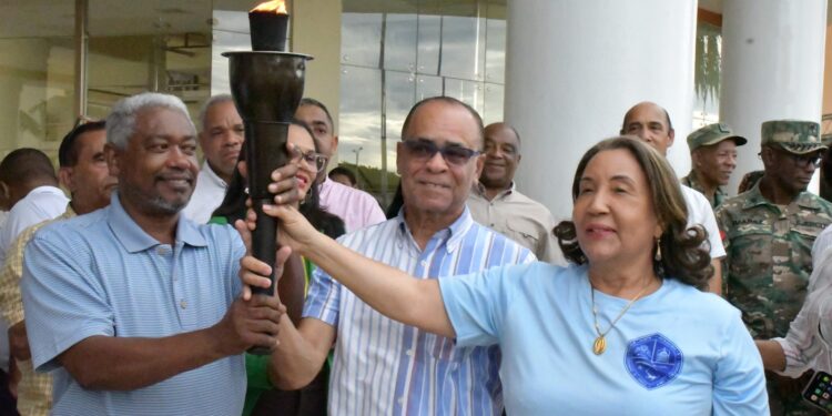 Antorcha de los Juegos Tony Barreiro llega a UASD Barahona