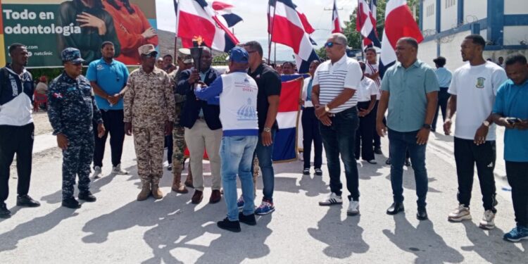 Jimaní recibe la antorcha de los Juegos Tony Barreiro
